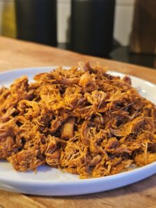 Pulled chicken uit de slowcooker